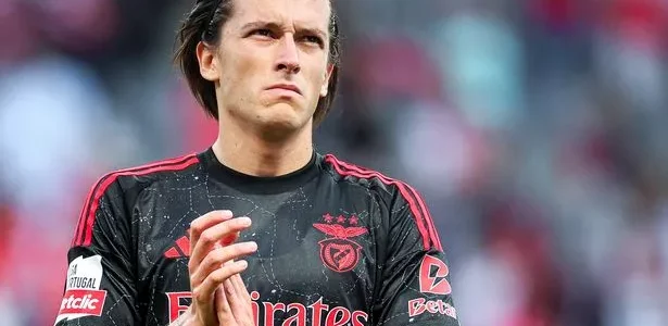 مانشستر يونايتد يحقق مكاسب مالية مع قرب ريال مدريد من ضم مدافع بنفيكا