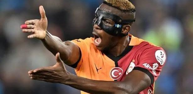 ليفربول لا يزال في المنافسة على التعاقد مع فيكتور أوسيمين